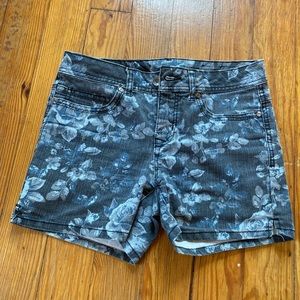 Super cute flower shorts